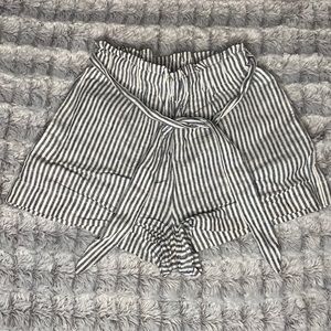 Seersucker BCBG paper bag shorts